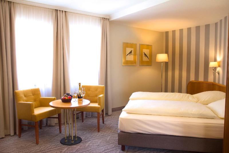 Standard Double Room image 3