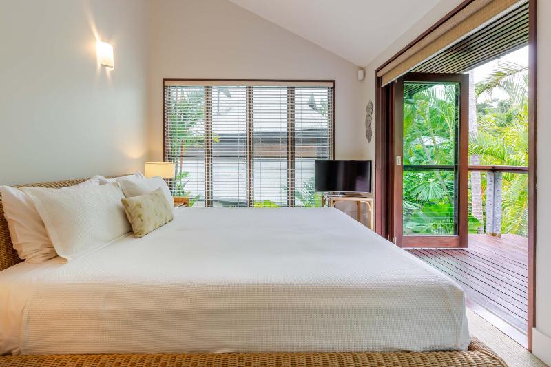 Leilani Tiare - stylish villa on Four Mile Beach - image 12
