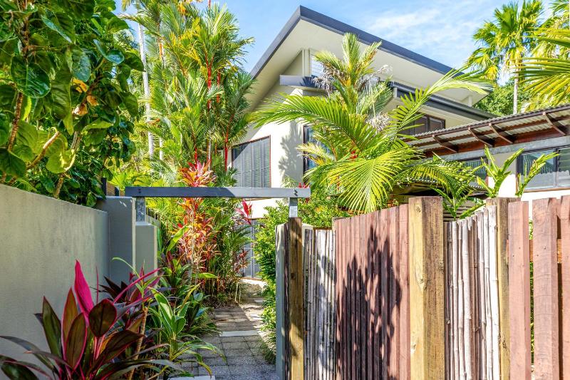 Leilani Tiare - stylish villa on Four Mile Beach - image 2