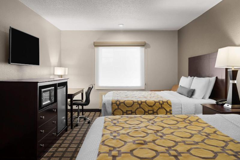 Queen Room with Two Queen Beds - Non-Smoking image 3