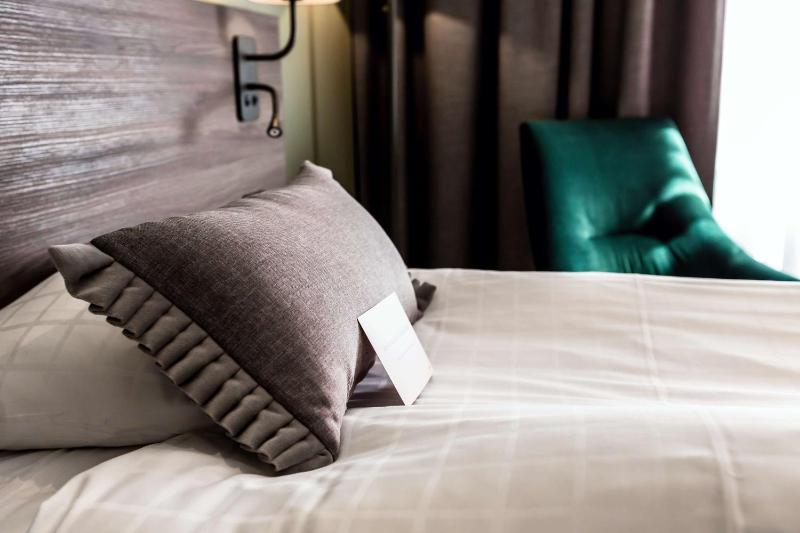 Standard Twin Room image 3