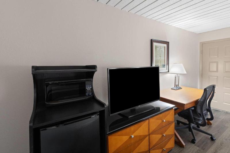 King Room - Mobility Access/Non-Smoking image 3