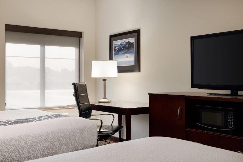 Deluxe Queen Room with Two Queen Beds image 2