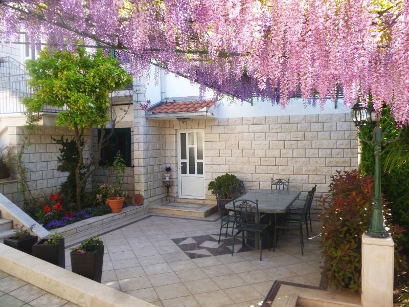 One-Bedroom Apartment with Patio image 4