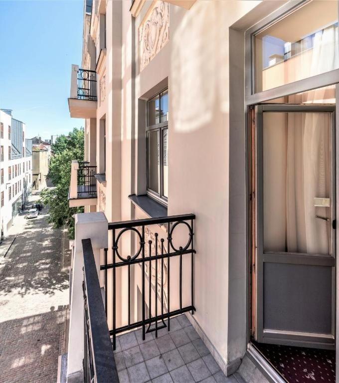 Superior Double Room with Balcony image 1