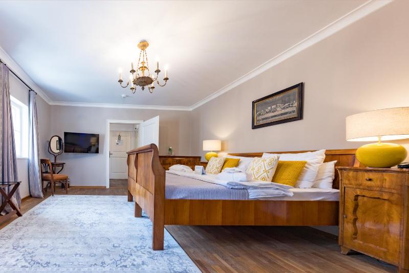 Standard Double Room image 4