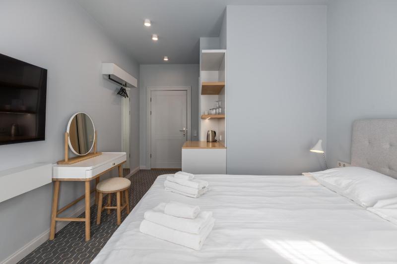 Roze Park Rooms - image 23
