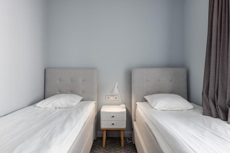 Twin Room image 4