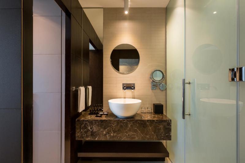 Superior King Room image 3