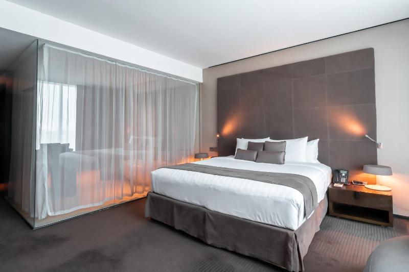 Superior King Room image 2