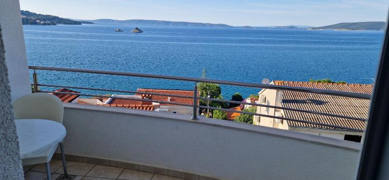 Double Room with Balcony and Sea View image 3
