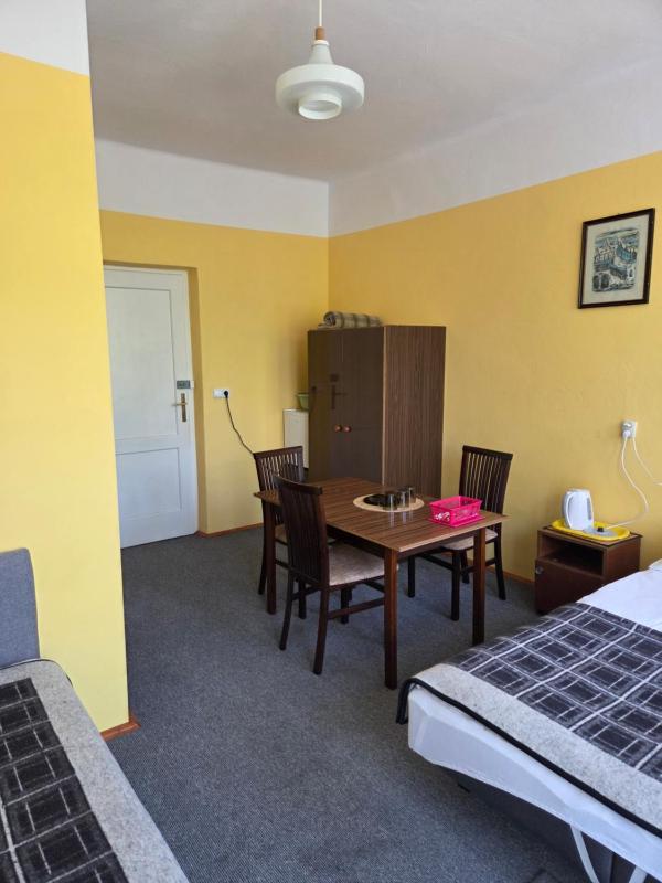 Triple Room with Balcony image 4