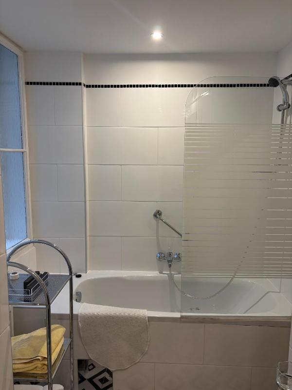 Carlton Suites - image 8