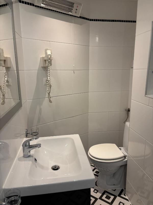 Carlton Suites - image 12