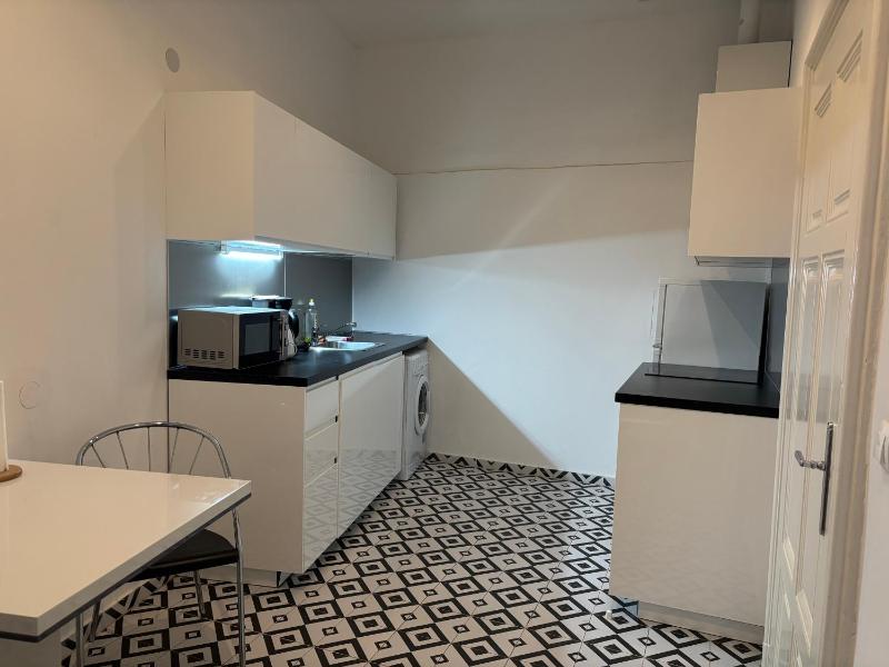 Carlton Suites - image 5