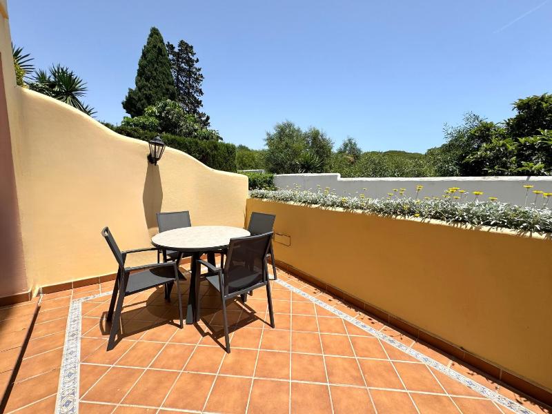 Classic One-Bedroom Apartment with Sea View and Terrace image 3