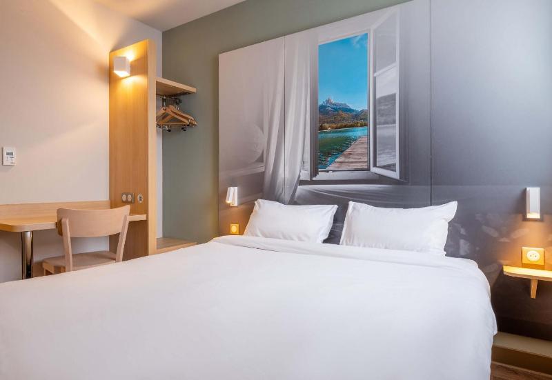 Double Room image 1
