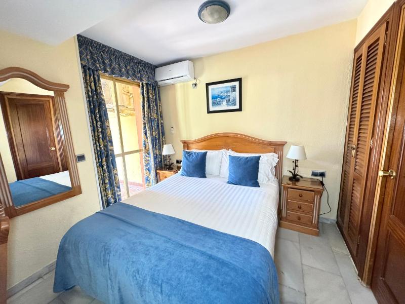 Classic One-Bedroom Apartment with Sea View and Terrace image 4
