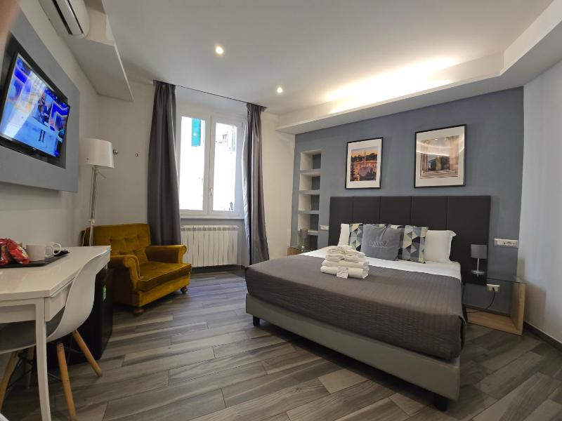 Deluxe Double Room image 1