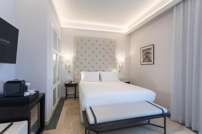  Double Room image 3