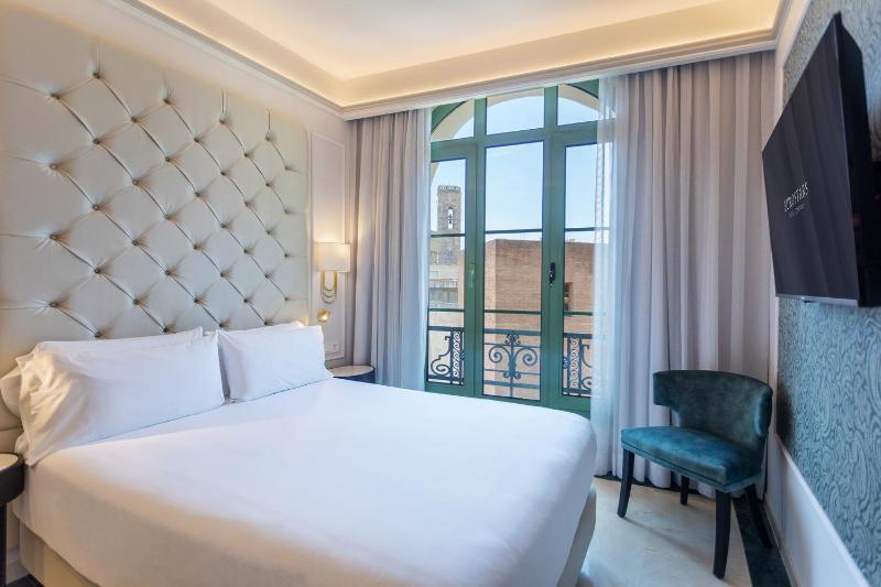  Double Room image 2