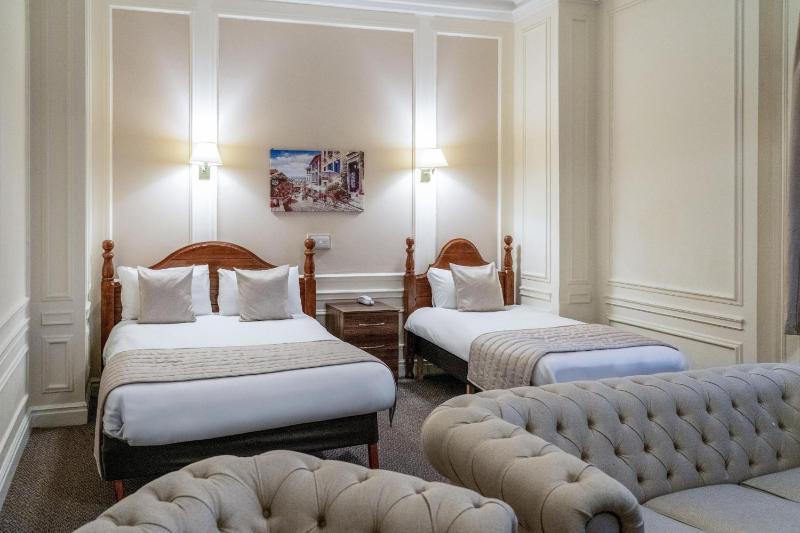 Standard Triple Room image 4