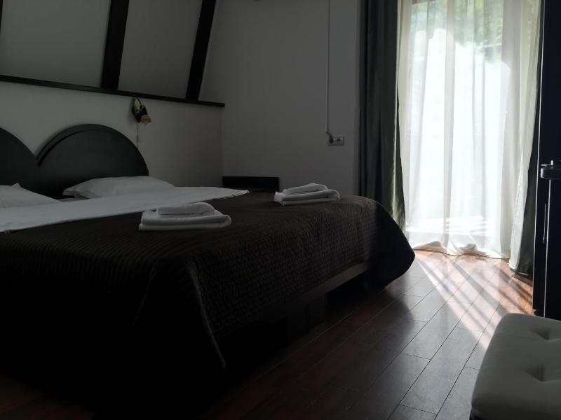 Deluxe Double Room with Balcony image 1