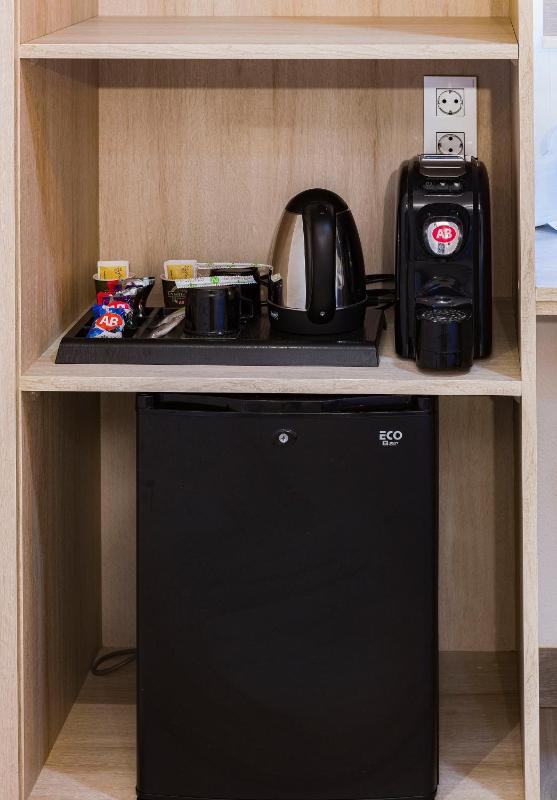 Standard Twin Room image 1