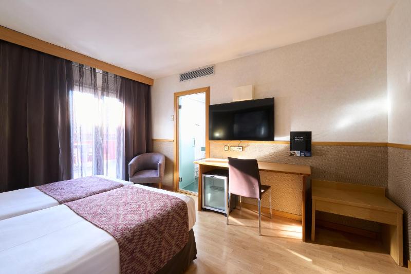 Double or Twin Room with Terrace image 4