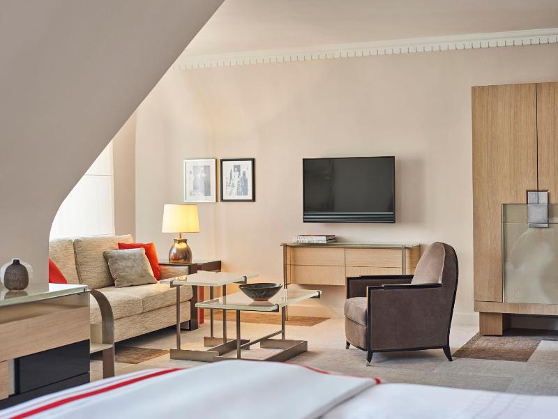 Deluxe Junior Suite image 3