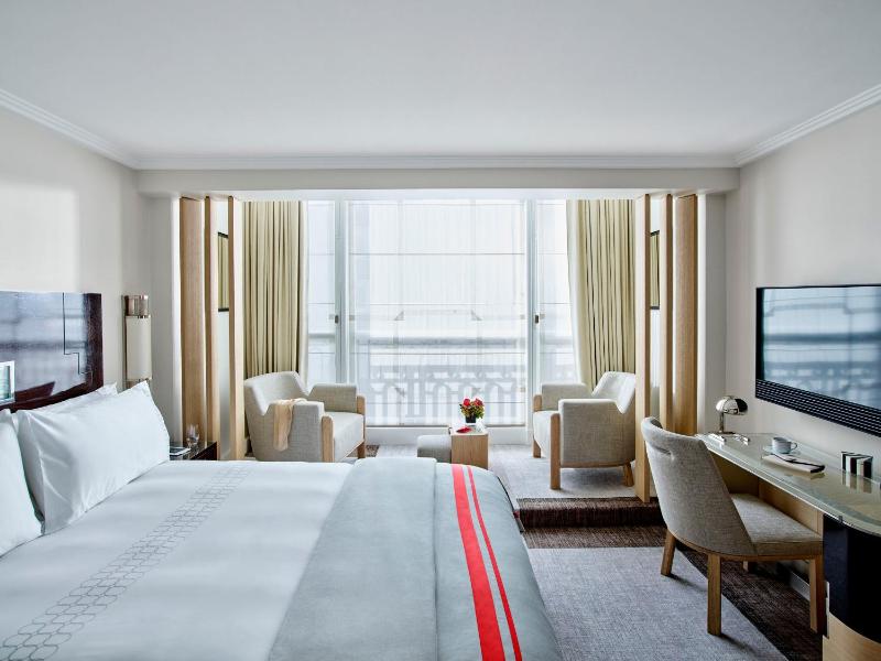 Deluxe Suite image 4