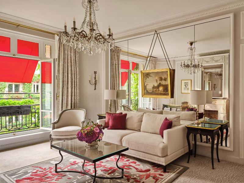 Deluxe Suite image 1