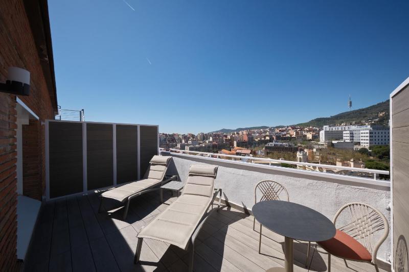 Premium Double Room with Terrace image 4