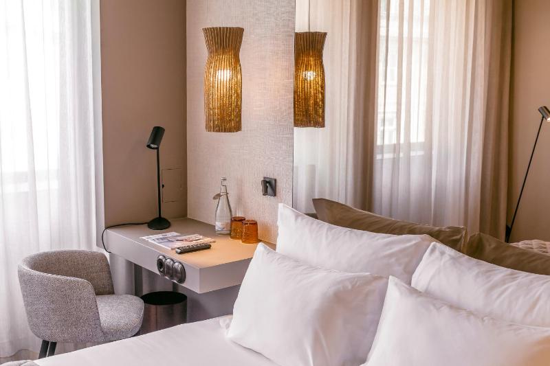 Gallery Room image 2