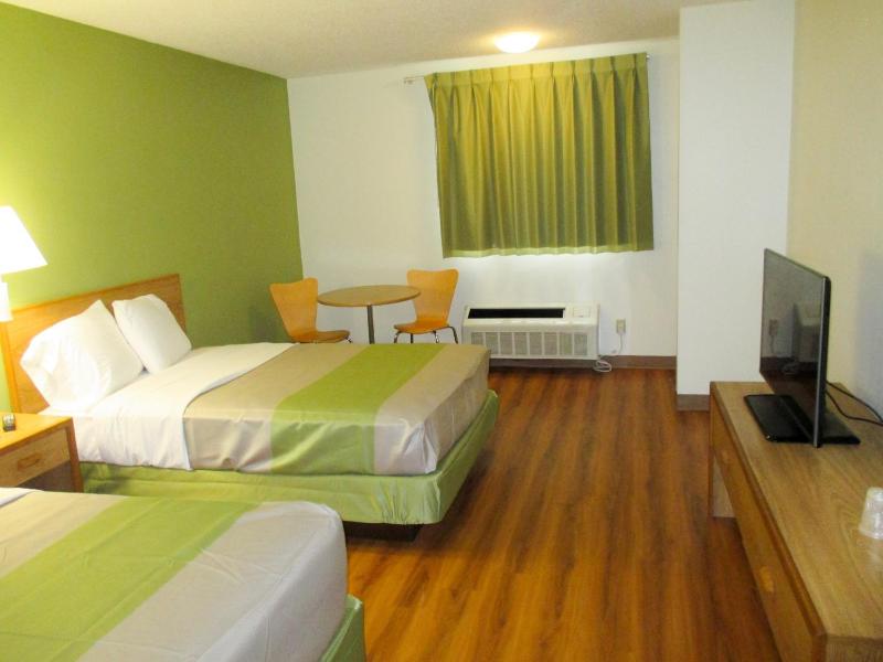 Quadruple Room - Non-Smoking image 4