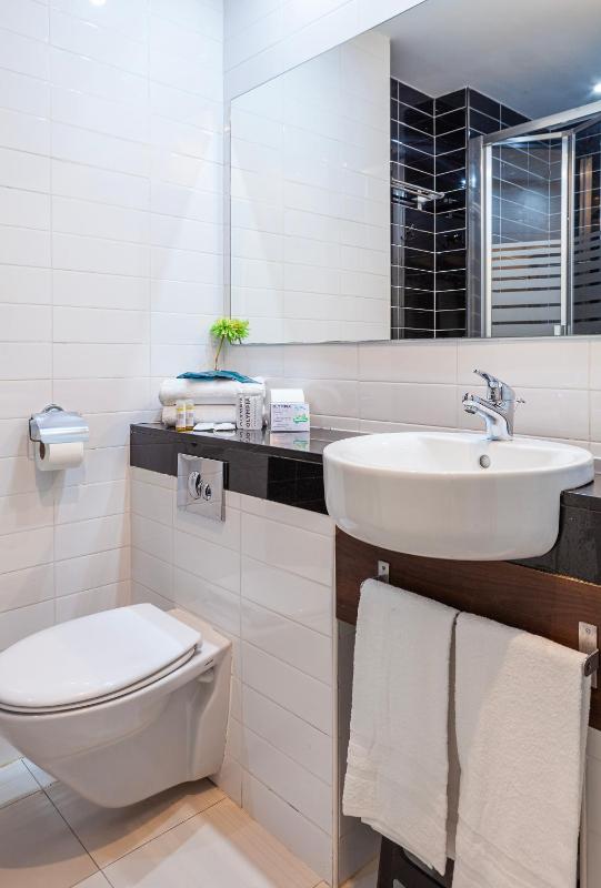 Standard Double or Twin Room (2 Adults) image 3