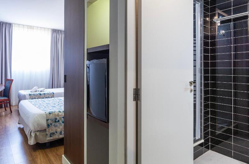 Standard Triple Room (3 Adults) image 4