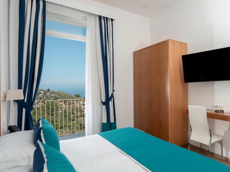Classic Double or Twin Room image 1