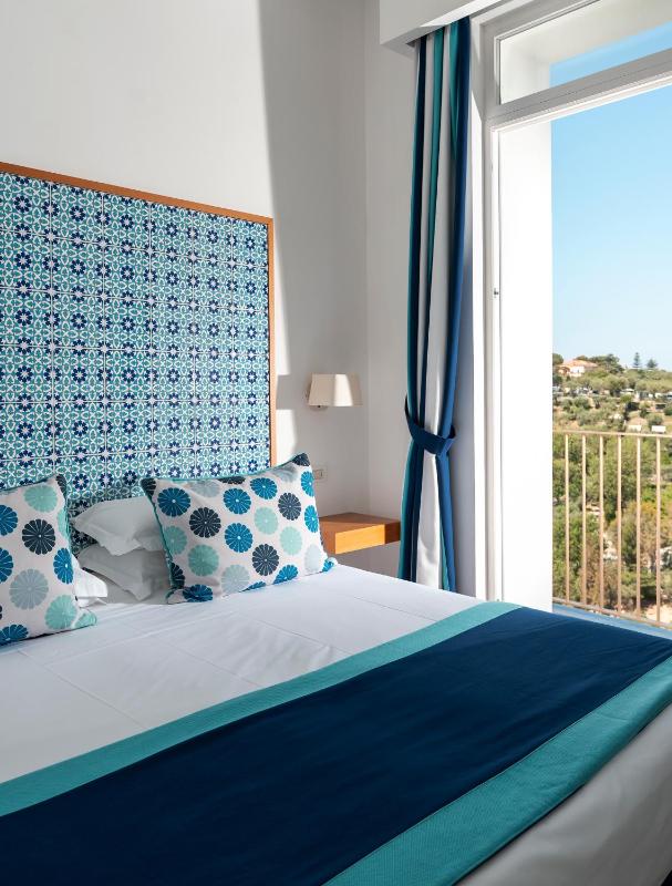 Classic Double or Twin Room image 3