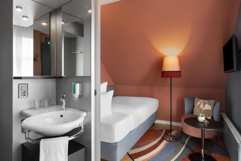 Single Room image 1