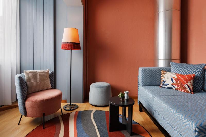 Family Room image 4