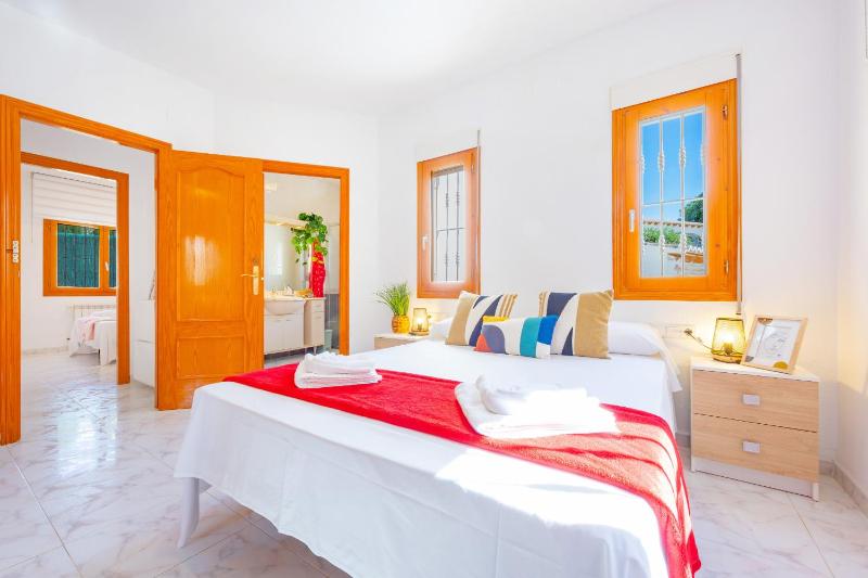 Villa Mona - PlusHolidays - image 13
