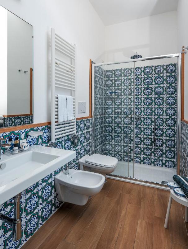 Classic Double or Twin Room image 4