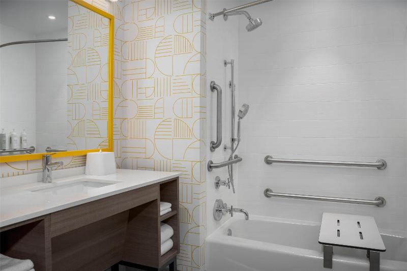 King Studio Suite with Accessible Tub - Mobility Access image 2
