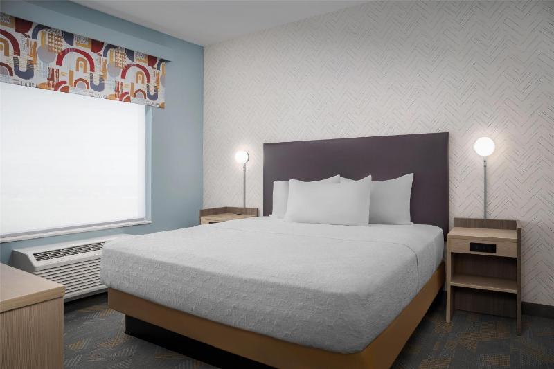 One-Bedroom King Suite image 3