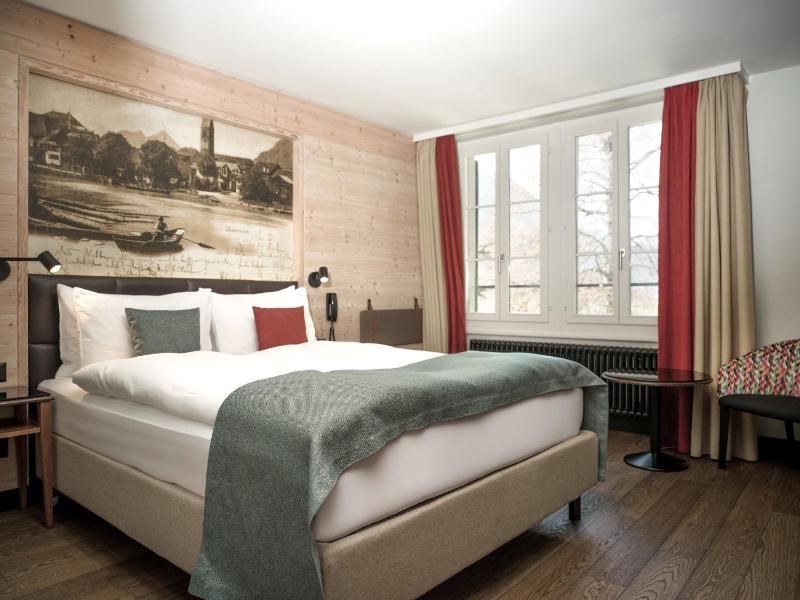 Small Room with Balcony image 3