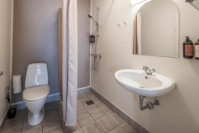 Standard Double Room image 4