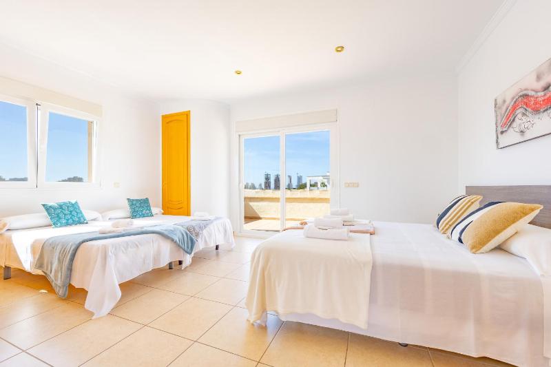 Villa Almendros - PlusHolidays - image 45