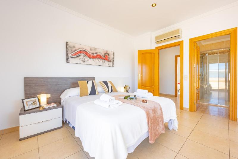 Villa Almendros - PlusHolidays - image 22