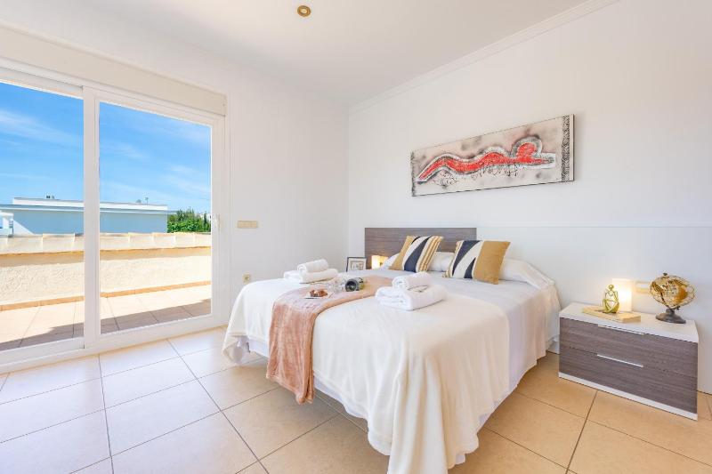 Villa Almendros - PlusHolidays - image 11